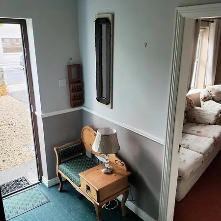 Nyaraló Modern House, Town