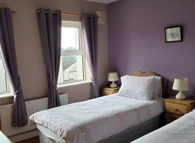 Ferienhaus Modern House, Town